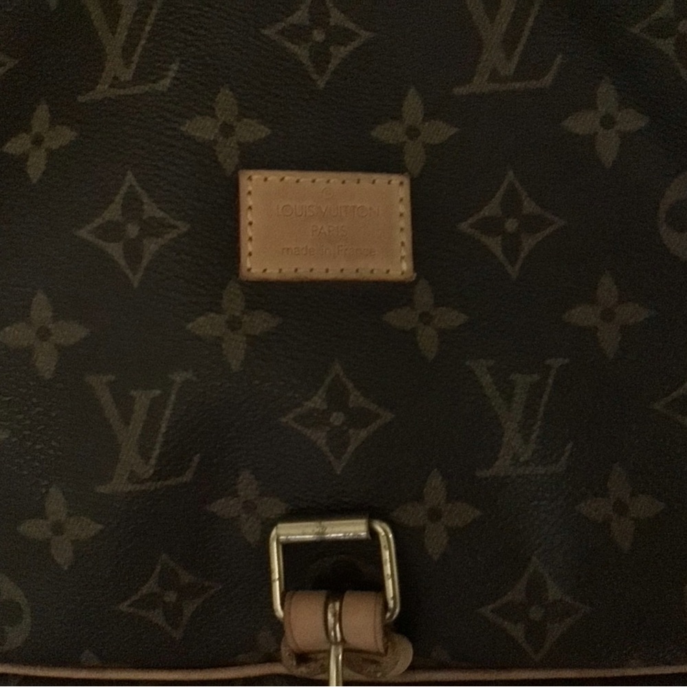 Louis Vuitton Saumur 35 Messenger Bag - Picture 10 of 16